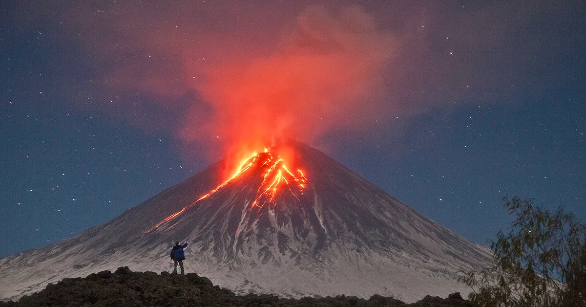 A formação localizada no monte Kliutchevskaia é conhecida por suas erupções que afetam moradores da região.
