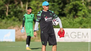 Técnico do Paysandu Claudinei Oliveira