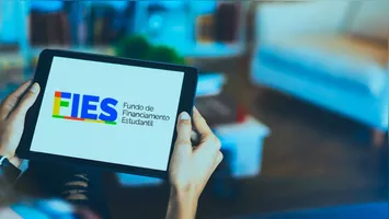 Nesta edição, o MEC disponibilizou 74.500 vagas, distribuídas em 18.419 cursos e turnos de 1.215 instituições particulares de ensino superior.