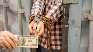 A prática criminosa ocorre majoritariamente em países do Sudeste Asiático — como Filipinas, Camboja, Laos e Mianmar.