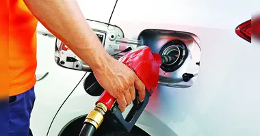 O metanol, produto maléfico ao motor, era vendido como se fosse combustível legal em postos da capital e da Grande São Paulo.