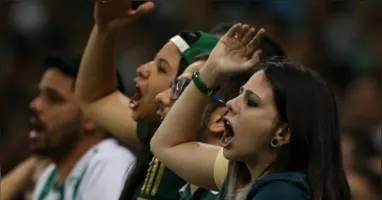 A Comissão do Esporte da Câmara dos Deputados aprovou PL que assegura às mulheres o direito à meia-entrada em ingressos de partidas de futebol.
