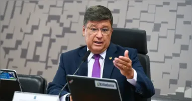 Em votação surpreendente, a oposição elegeu Carlos Viana (Podemos-MG) como presidente e Alfredo Gaspar (União-AL) como relator da CPMI do INSS.