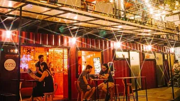 Com reutilização de contêineres e foco em práticas ecológicas, a Vila Container se destaca como referência gastronômica, cultural e ambiental na capital paraense.