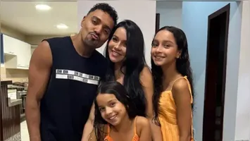Apesar de defender a família, Tirullipa trai esposa