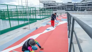 Com 98% de serviços executados, o Novo Parque Olímpico Mangueirão conta com duas quadras poliesportivas, um campo de areia, duas arquibancadas, serviço de drenagem da área, além de pavimentação asfáltica para o acesso e iluminação pública.