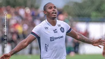 Atacante Adailton do Clube do Remo