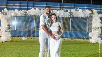 Diogo Oliveira e Marina Mabs celebram chá revelação no Estádio da Curuzu