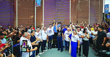 A entrega teve a presença do governador Helder Barbalho e da vice, Hana Ghassan, além de diversas autoridades, como os ministros Jader Filho e Celso Sabino.