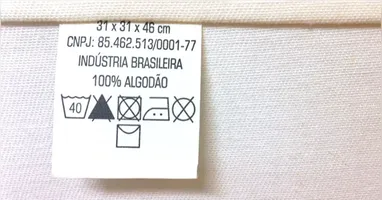Cada desenho indica uma etapa específica do processo de conservação da roupa