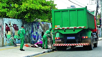 Uma série de problemas relacionados à coleta de lixo provocaram questionamentos quanto ao valor de R$ 32 milhões pagos à empresa desde 2024, quando foi contratada.