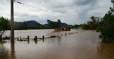 Ao todo, foram registrados mais de 10 mm de água nas últimas 24 horas. A previsão era de que no mês de junho chovesse cerca de 138 mm, ou seja, choveu em um dia o que estava previsto para 30 dias.