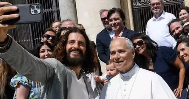 O ator Jonathan Roumie está em campanha de divulgação da 5ª temporada da série "the Chosen" no Vaticano.