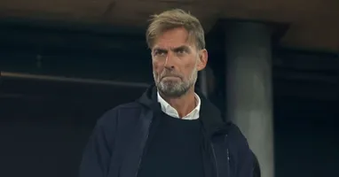 Klopp, ex-técnico do Liverpool, questiona calendário do futebol e compara rotina dos atletas à da NBA.