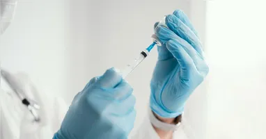 Ao longo de aproximadamente 20 meses de acompanhamento, 84% dos participantes desenvolveram células T específicas para o KRAS, e muitos permaneceram livres da doença.