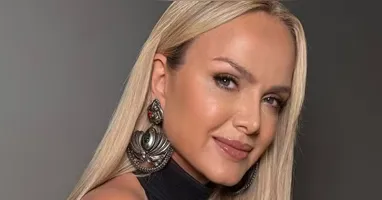 A apresentadora disse ter ficado com o ombro paralisado por um período, e a operação foi a opção de tratamento possível para que conseguisse voltar ao trabalho.