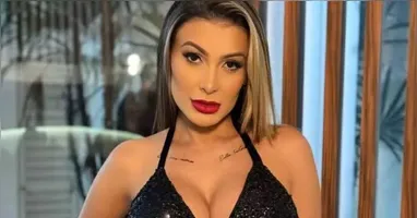 A ex-fazenda falou sobre o cheiro íntimo durante as relações sexuais.