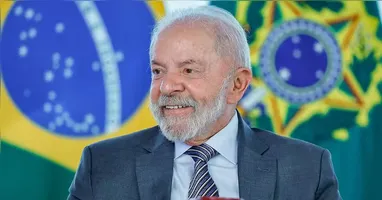 Lula aproveita o plantio de uvas no Palácio da Alvorada para enviar recado a Trump sobre tarifas e destacar a importância do diálogo internacional.