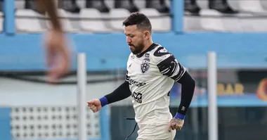 Rossi em ação na Curuzu durante preparação para o compromisso pela 14ª rodada da Série B.