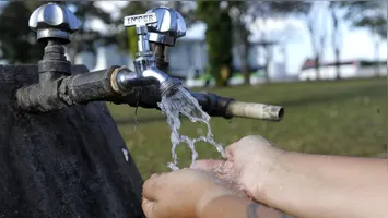 Iniciativa levará água potável a 3 mil pessoas em áreas rurais, utilizando tecnologia sustentável e energia renovável.