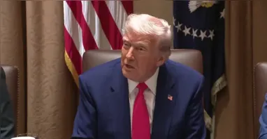 Imagem ilustrativa da notícia Trump ameaça taxar produtos farmacêuticos em 250%