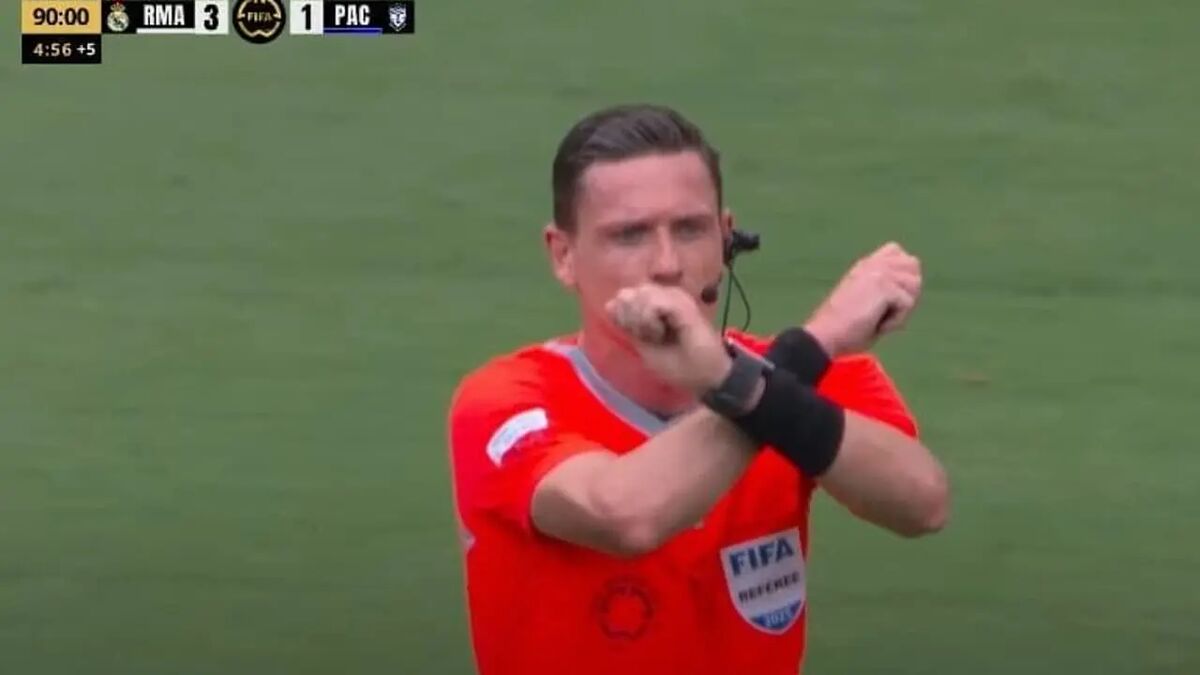 Árbitro brasileiro aciona protocolo antirracismo em jogo do Real