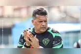 Claudinei Oliveira vê o Paysandu acumular problemas com lesões.