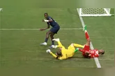 Momento do choque entre os jogadores