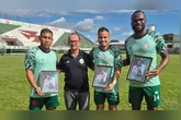 Além do resultado positivo, a partida foi marcada por homenagens ao zagueiro Dedé, ao volante Kauê e ao atacante Jayme, que completaram 80 jogos com a camisa cruzmaltina.