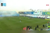 Jogo entre o Sporting Cristal e o Garcilaso precisou ser pausado por alguns minutos.