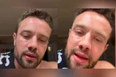 Rafael Cardoso conta que está há dois anos sem ver os filhos pessoalmente e desabafa durante entrevista.