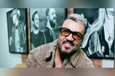 Cantor pintou cabelo para fazer ium personagem em telenovela.