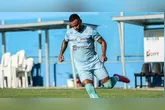 Keffel não seguirá no Paysandu após empréstimo ao Portimonense. Jogador negocia rescisão e clube enfrenta punição da FIFA por dívida.