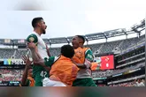 Sob ameaça de tempestade e tensão, o Palmeiras vence pela primeiras vez na Copa do Mundo de Clubes.