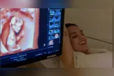 A mamãe também destacou que ela e a filha ainda têm "uma jornada juntas" pela frente, mas garantiu que celebra cada dia dessa experiência única.