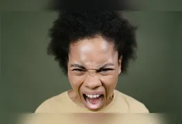 A liberação emocional através do grito pode ser uma ferramenta poderosa para lidar com o estresse cotidiano.