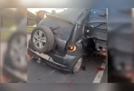 O motorista do carro, identificado como Rogério do Nascimento Abreu, que transportava as vítimas, foi preso em flagrante após admitir que estava embriagado no momento da colisão