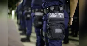 O salário inicial previsto é de aproximadamente R$ 1.700,00.