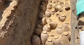 As jarras foram encontrada em tumba da rainha Meret-Neith no Egito
