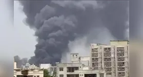 Um voo da Air India caiu em Ahmedabad menos de um minuto após a decolagem, gerando comoção e mobilização das autoridades.