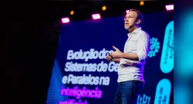 O CEO da Totvs, Dennis Herszkowicz, diz que apesar da baixa adesão à IA nas empresas brasileiras, a ferramenta vai transformar  o mundo corporativo e que nos tornaremos não obsoletos, mas sim super-humanos.