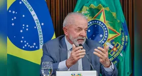 O presidente Lula participa de reunião no Chile sobre defesa da democracia, com líderes da Colômbia, Espanha e Uruguai.