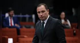Polícia Federal investiga se Mauro Cid tentou fugir do país.