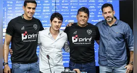 Presidente Roger Aguilera ao lado do novo técnico do Papão, Claudinei Oliveira
