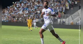 Diogo Oliveira aproveita fase iluminada e a Fiel conta com ele na noite desta segunda, 28