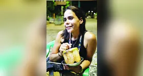 A servidora pública Joelma Negídio conta que é fã de água de coco