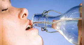 Nem todo mundo precisa tomar 2 litros de água por dia