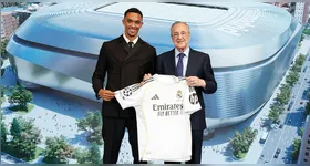 Alexander-Arnold chega para assumir a lateral-direita