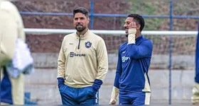 António Oliveira já sabe o que fazer sem o capitão e artilheiro da equipe