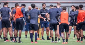 António Oliveira tem dores de cabeça com os gols perdidos dos atacantes